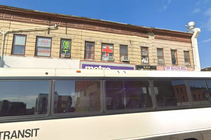 Metro by T-Mobile 757 Main Ave