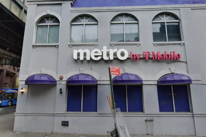 Metro by T-Mobile 769 Broadway
