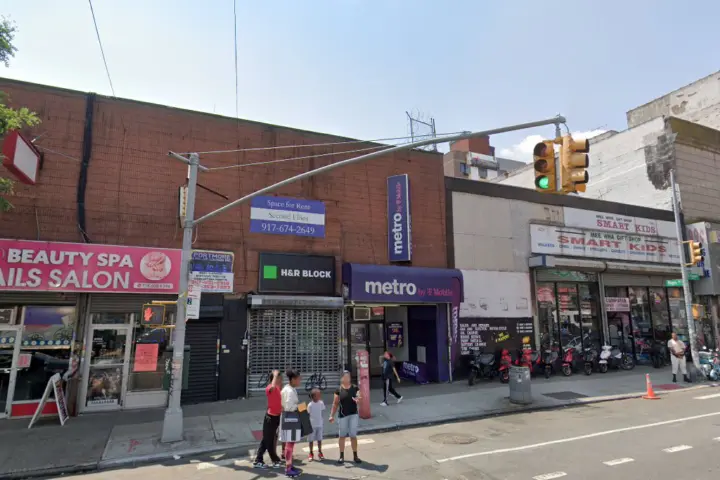 Metro by T-Mobile 796 E Tremont Ave
