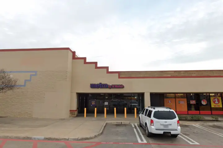 Metro by T-Mobile 8038 Ferguson Rd