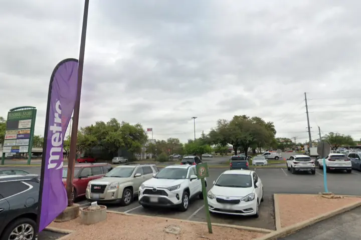 Metro by T-Mobile 825 E Rundberg Ln