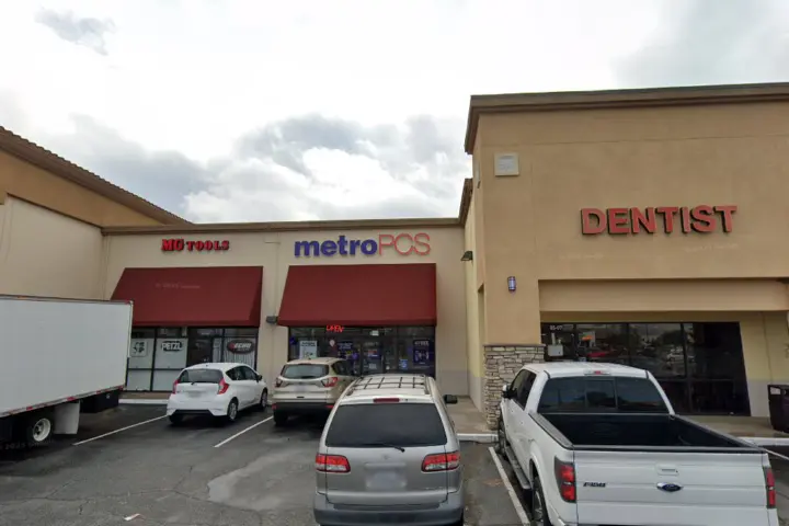 Metro by T-Mobile 85 Ramona Expy