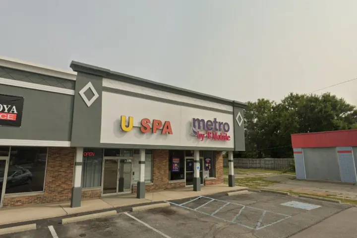Metro by T-Mobile 8524 E Washington St