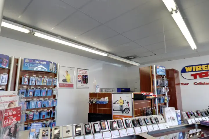 Metro by T-Mobile 855 E 9 Mile Rd