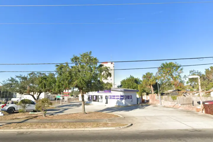 Metro by T-Mobile 908 E Hinson Ave
