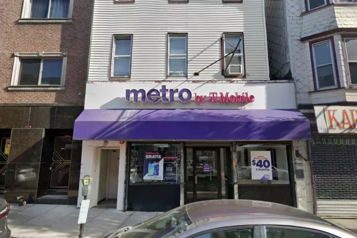 Metro by T-Mobile 908 Summit Ave
