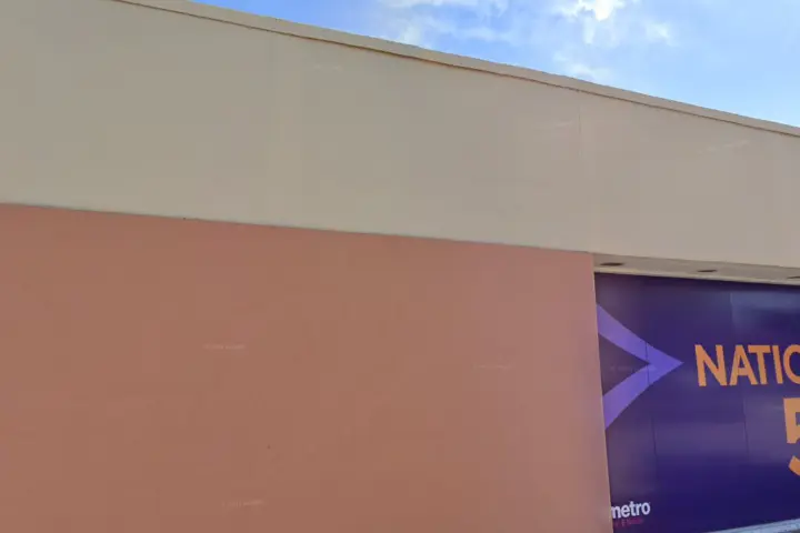 Metro by T-Mobile 9180 State Rd 84
