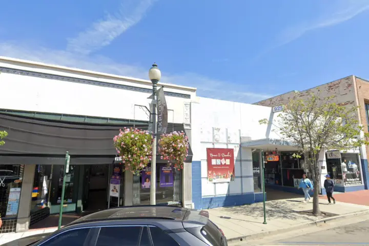 Metro by T-Mobile 919 E Main St