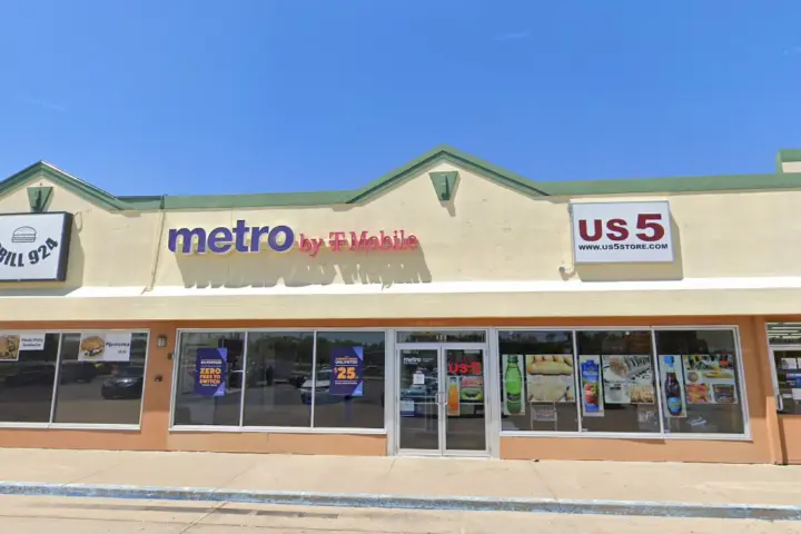 Metro by T-Mobile 922 Laporte Rd