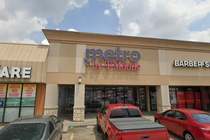 Metro by T-Mobile 9417 Main St
