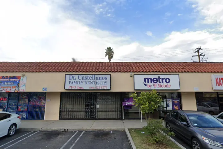 Metro by T-Mobile 945 E Holt Ave