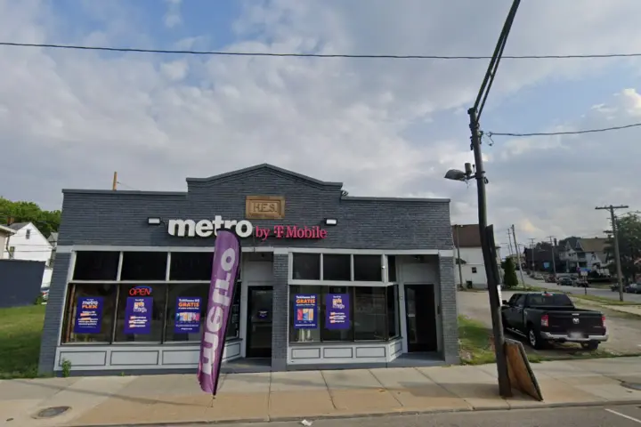 Metro by T-Mobile 9745 LORAIN AVE