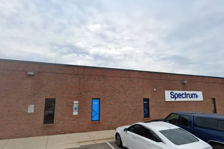 Spectrum - 122 North Tradd St