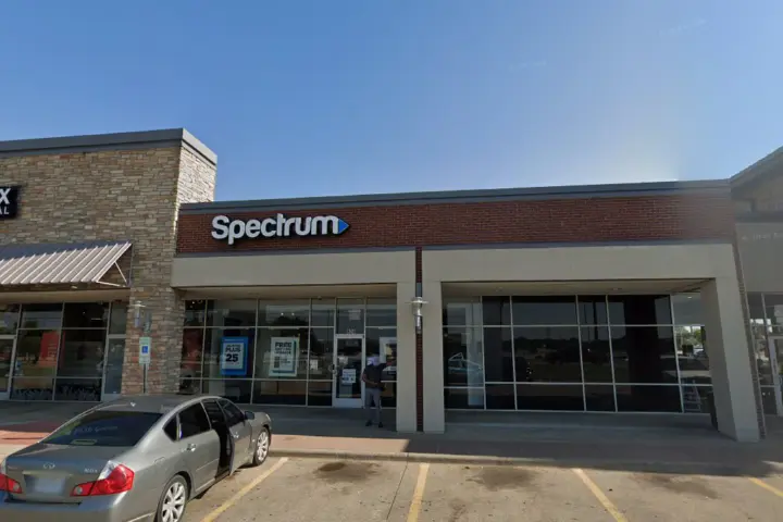 Spectrum - 1515 N Town E Blvd