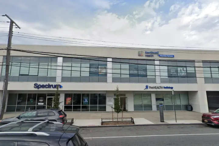 Spectrum - 15636 Crossbay Blvd