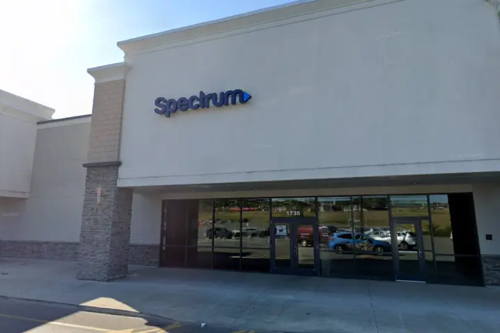 Spectrum - 1735 N Memorial Dr