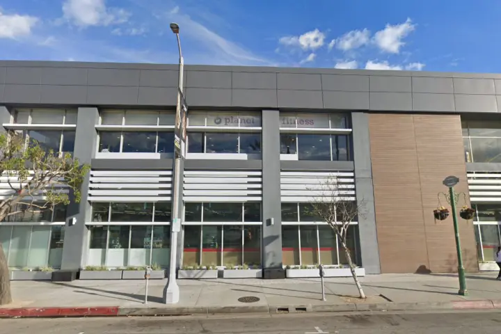 Spectrum - 17401 Ventura Blvd