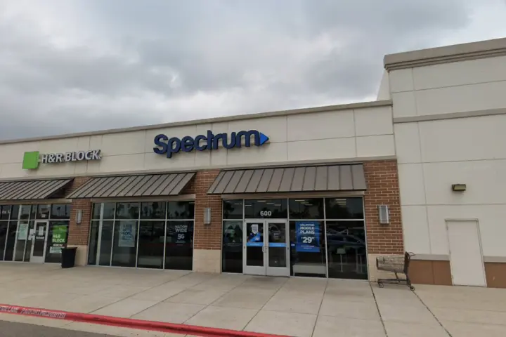 Spectrum - 2413 E Expressway 83