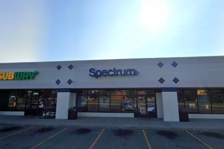 Spectrum - 2499 King Ave W