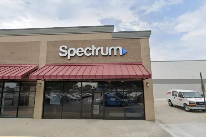 Spectrum - 253 Premier Blvd