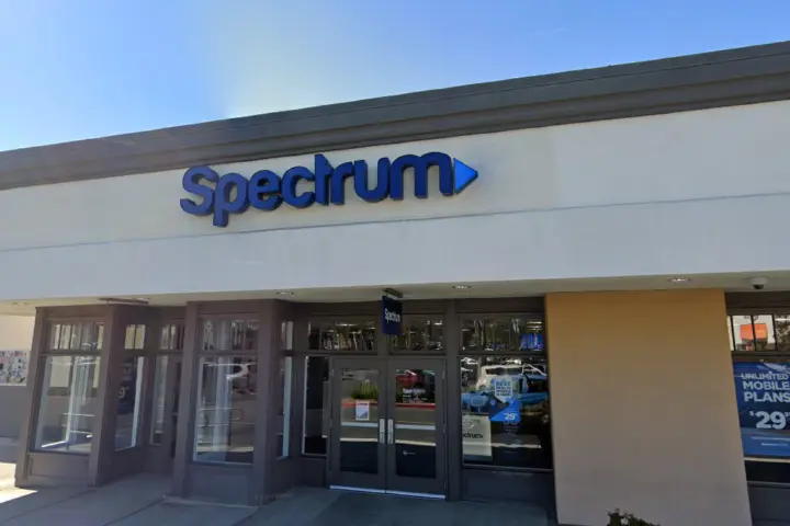 Spectrum - 4839-A Clairemont Dr