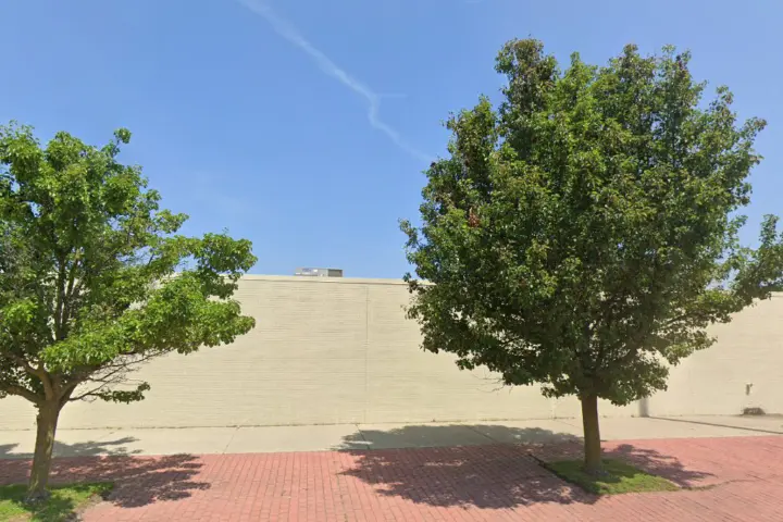 Spectrum - 614 S Mitchell St