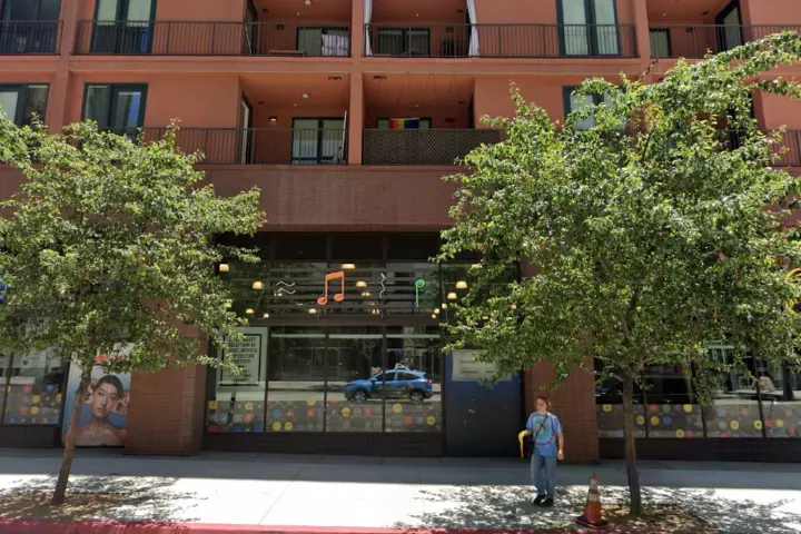 Spectrum - 6200 West Hollywood Blvd