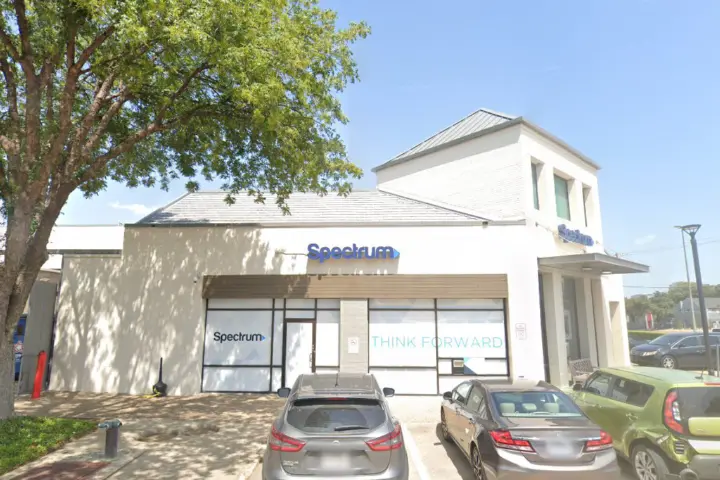 Spectrum - 700 Alma Dr