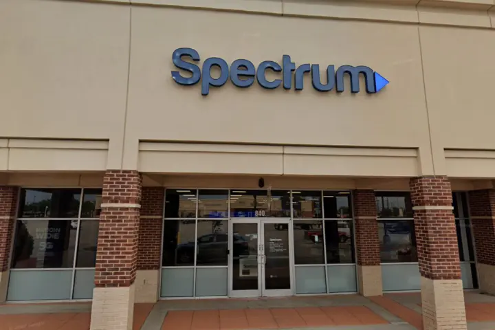 Spectrum - 840 NE Mall Blvd