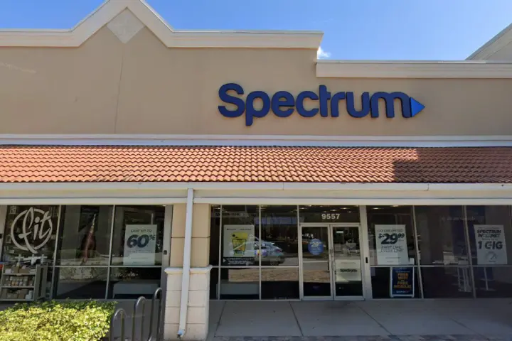 Spectrum - 9557 West Colonial Dr