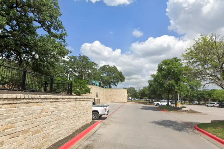 Spectrum - 9600 S IH 35 Building I