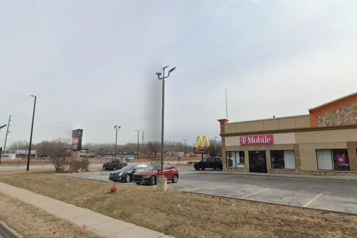 T-Mobile 12 Mile & Mound