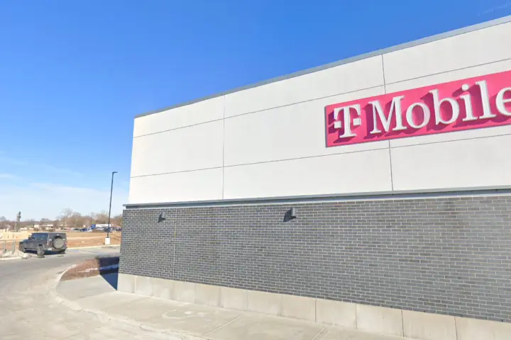 T-Mobile 124th & Dodge