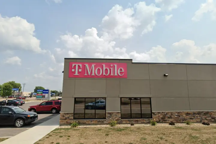 T-Mobile 18th Ave NW & 14th St NW