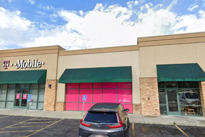 T-Mobile 2000 W & 1800 N