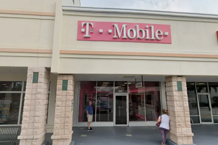 T-Mobile 21st St & Indian River Blvd