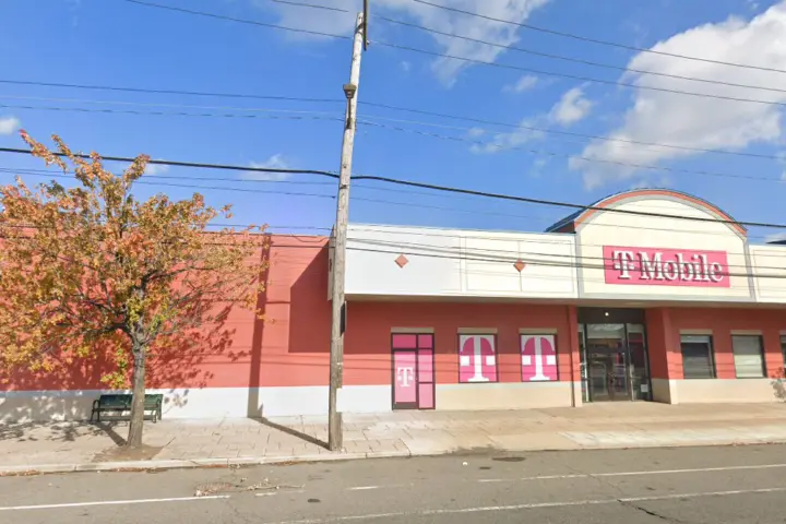 T-Mobile 22nd St & Oregon Ave