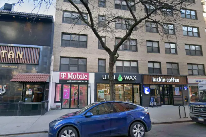 T-Mobile 3rd Ave & E 29th St