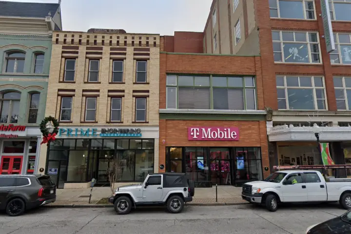 T-Mobile 3rd Ave & Pullman Square