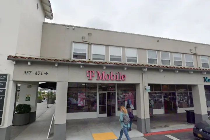 T-Mobile 3rd St & Union St