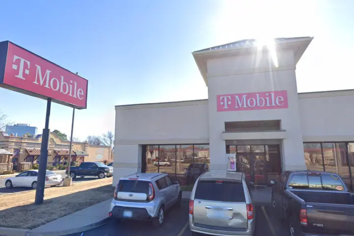 T-Mobile 41st & Yale