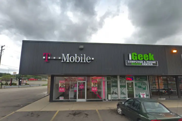 T-Mobile 8 Mile & Gratiot