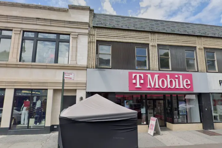 T-Mobile 82nd & Roosevelt