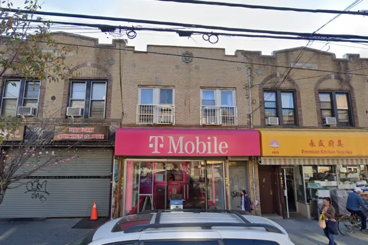 T-Mobile 8th & 48th storefront