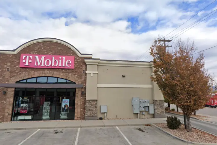 T-Mobile 90th & Redwood