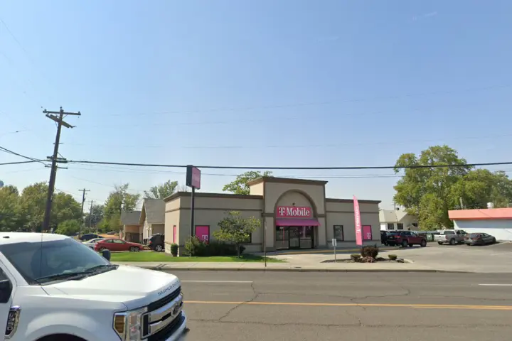 T-Mobile 9th & Chestnut