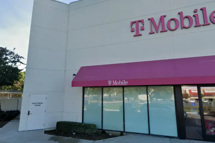 T-Mobile Albatross Rd & Colima Rd