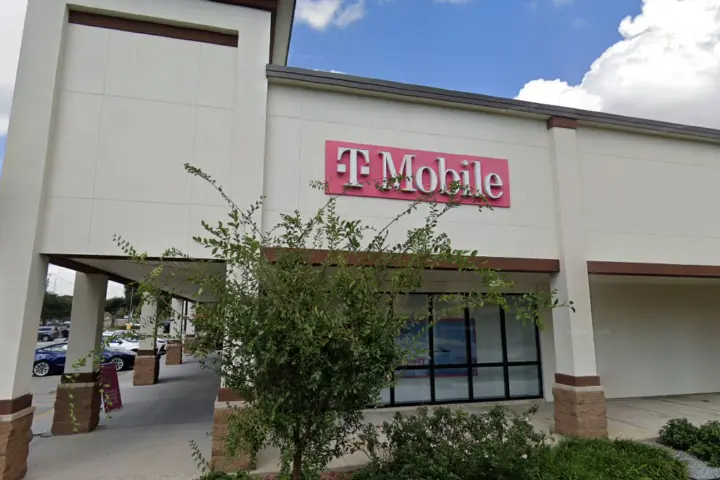 T-Mobile Algiers Plaza