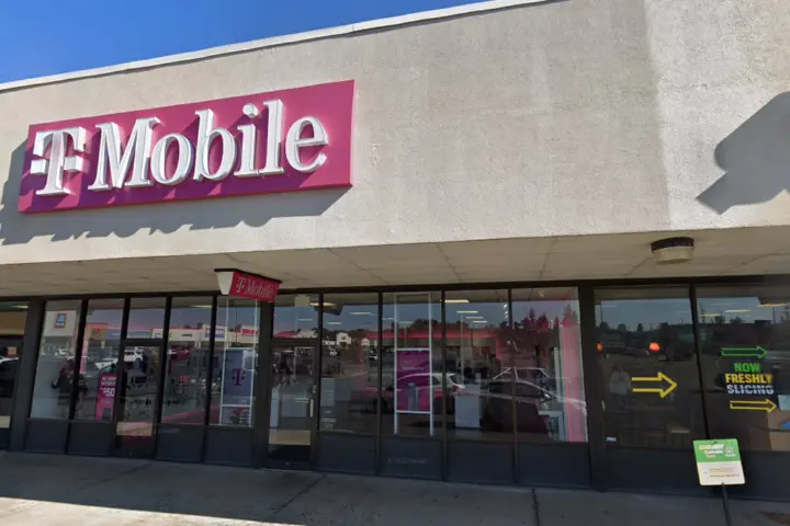 T-Mobile Auburn Plaza