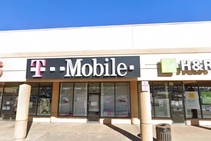 T-Mobile Aurora Plaza
